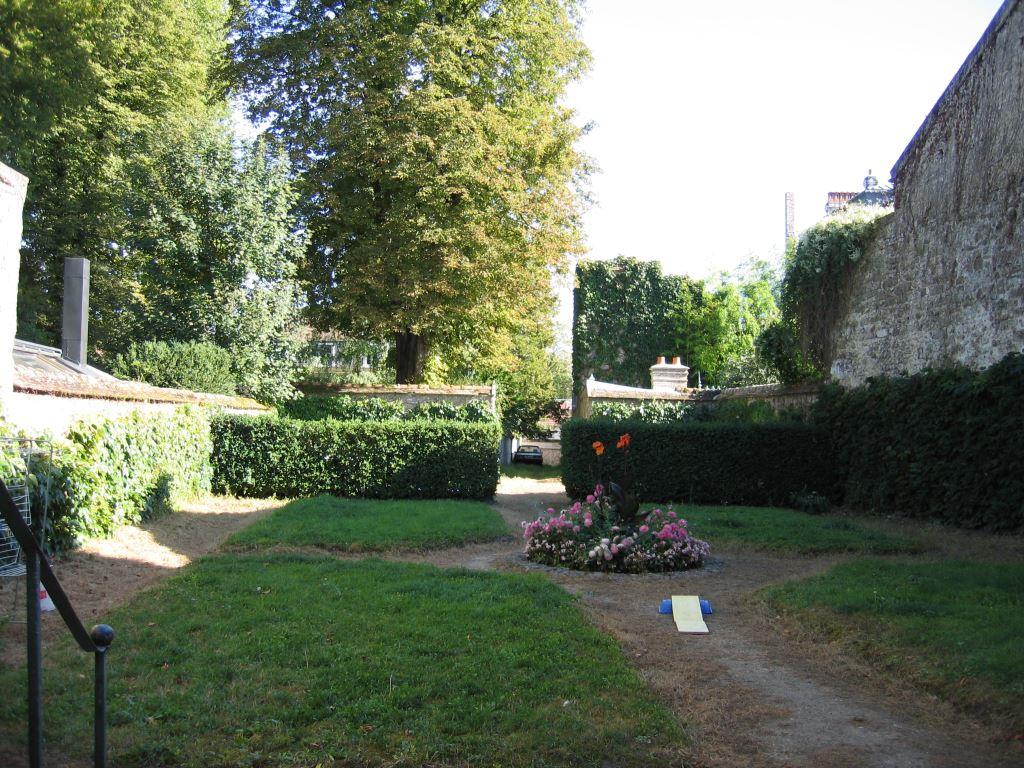 Le jardin avant la sente du Palais