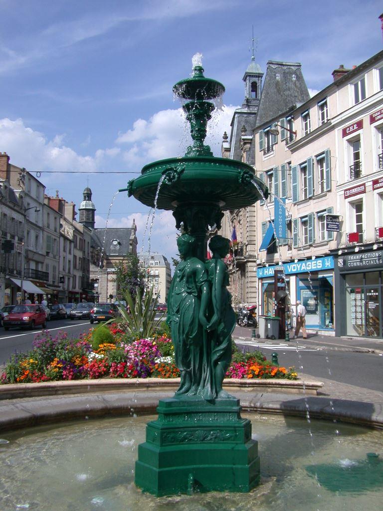 la fontaine en fonte aux trois grâces